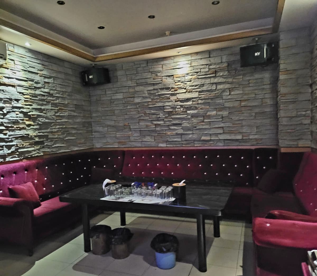 전북 군산 나운동 조커가요주점 깨끗한 내부 및 시설 전경 (1)