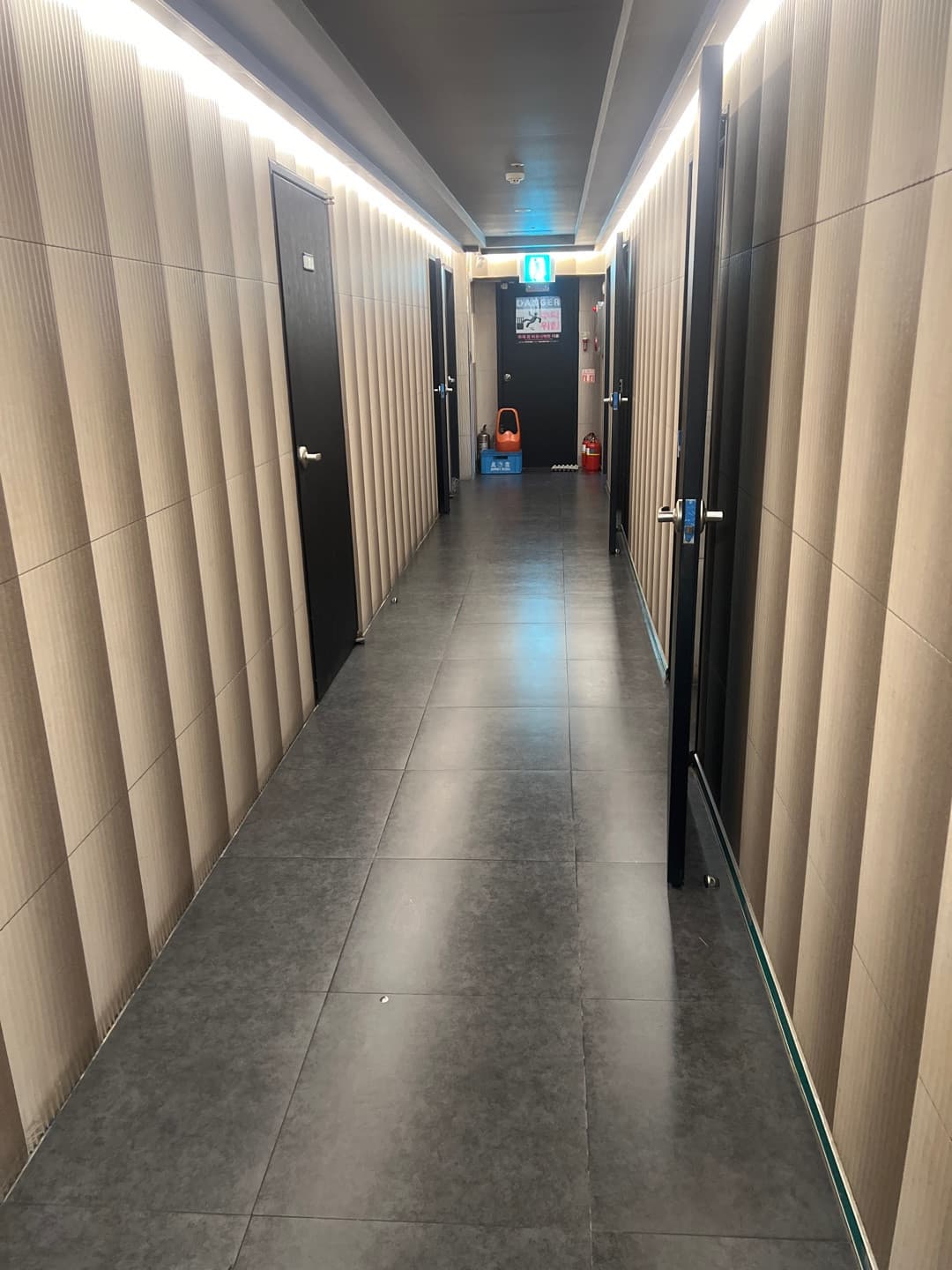 광주 북구 유동 백야노래홀 깨끗한 내부 및 시설 전경 (1)