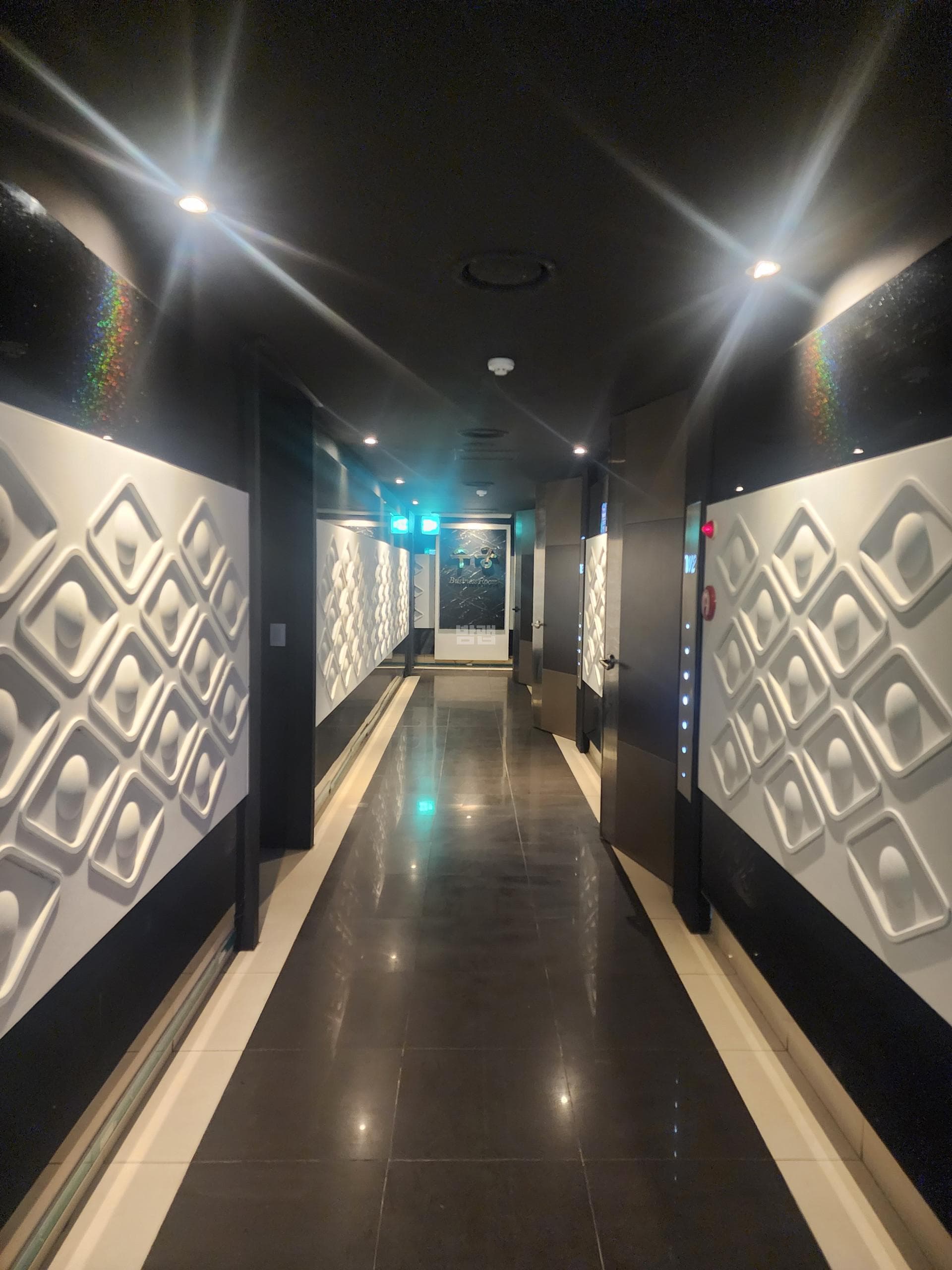 경기 용인 김량장동 수궁노래빠 깨끗한 내부 및 시설 전경 (1)