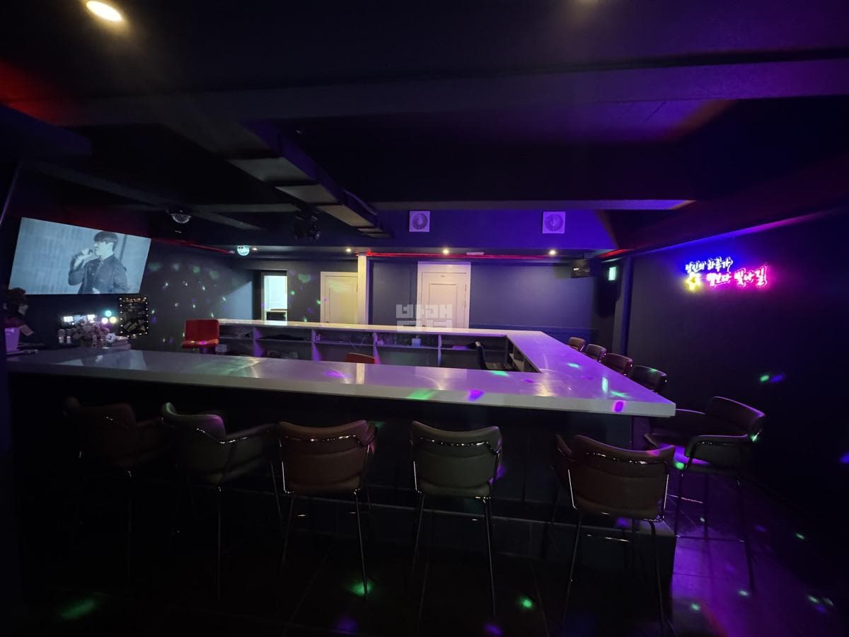 경남 창원 상남동 스타 가라오케 깨끗한 내부 및 시설 전경 (1)
