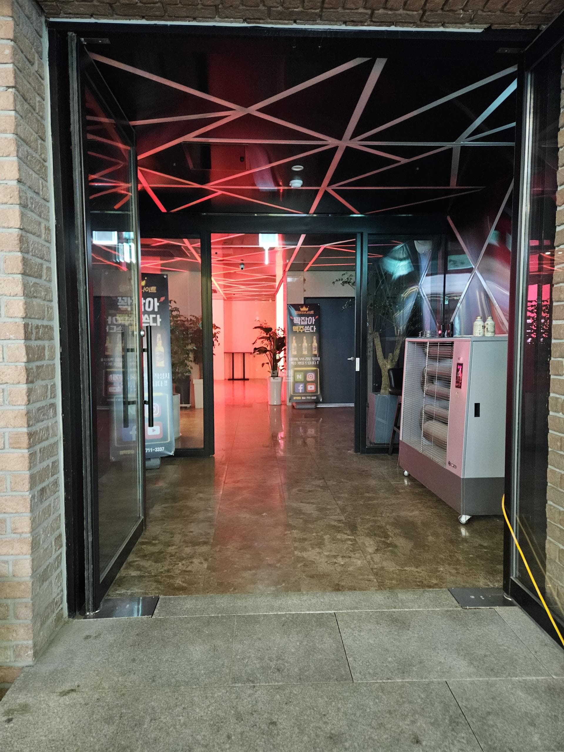 제주 제주 연동 엠파이어나이트 깨끗한 내부 및 시설 전경 (3)