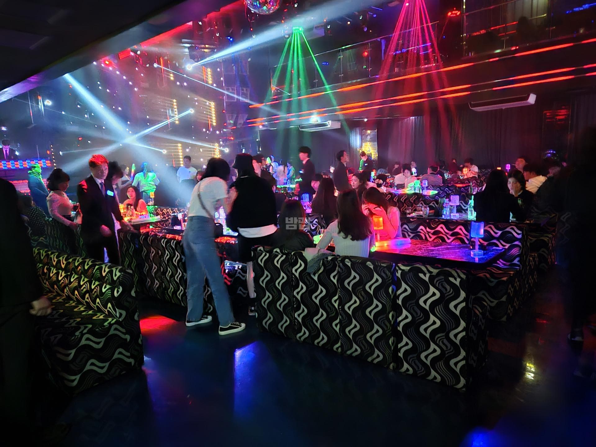 제주 제주 연동 엠파이어나이트 깨끗한 내부 및 시설 전경 (7)