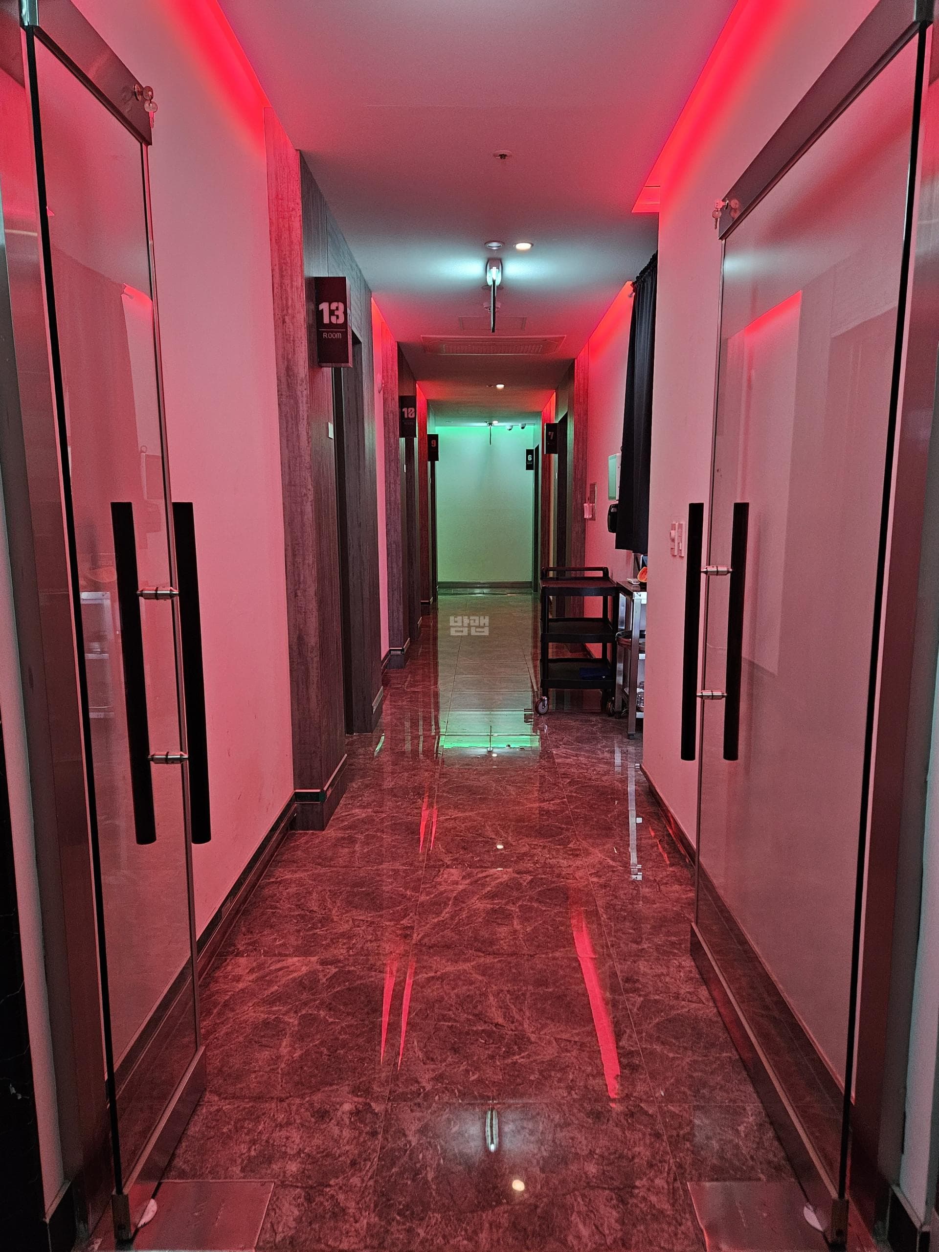 제주 제주 연동 엠파이어나이트 깨끗한 내부 및 시설 전경 (11)