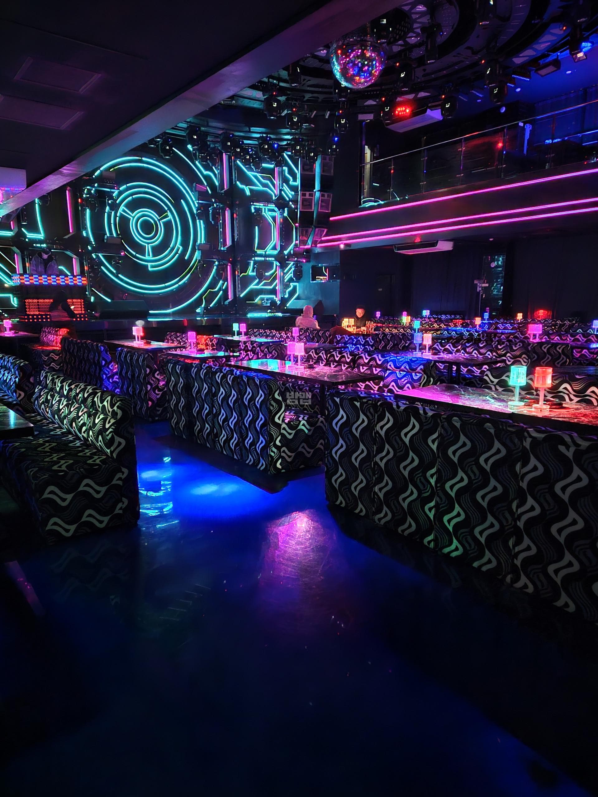 제주 제주 연동 엠파이어나이트 깨끗한 내부 및 시설 전경 (18)