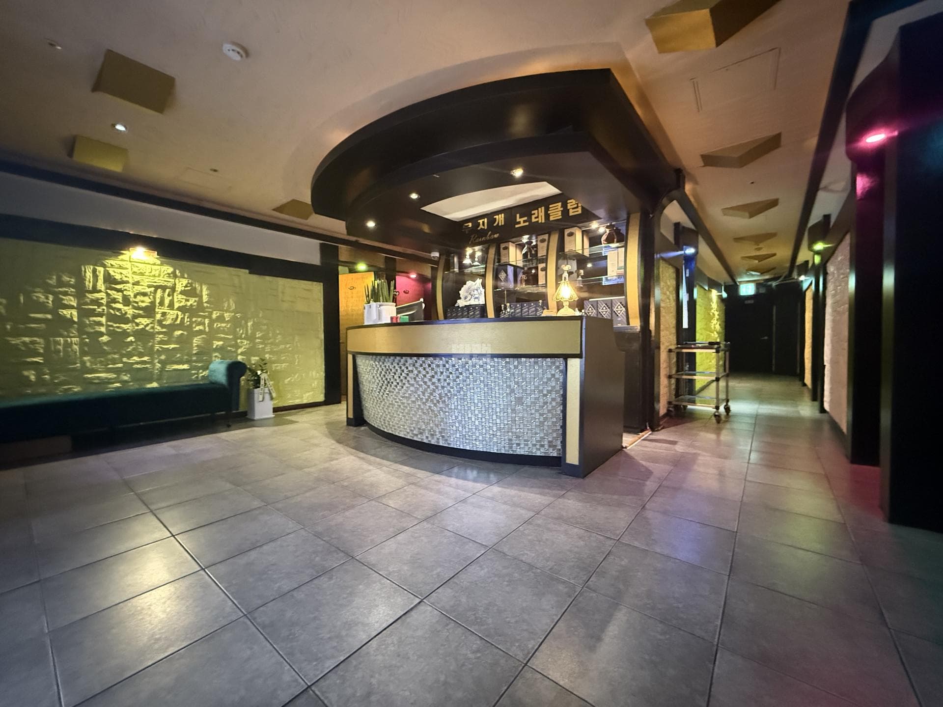 인천 서구 심곡동 무지개노래클럽 깨끗한 내부 및 시설 전경 (1)