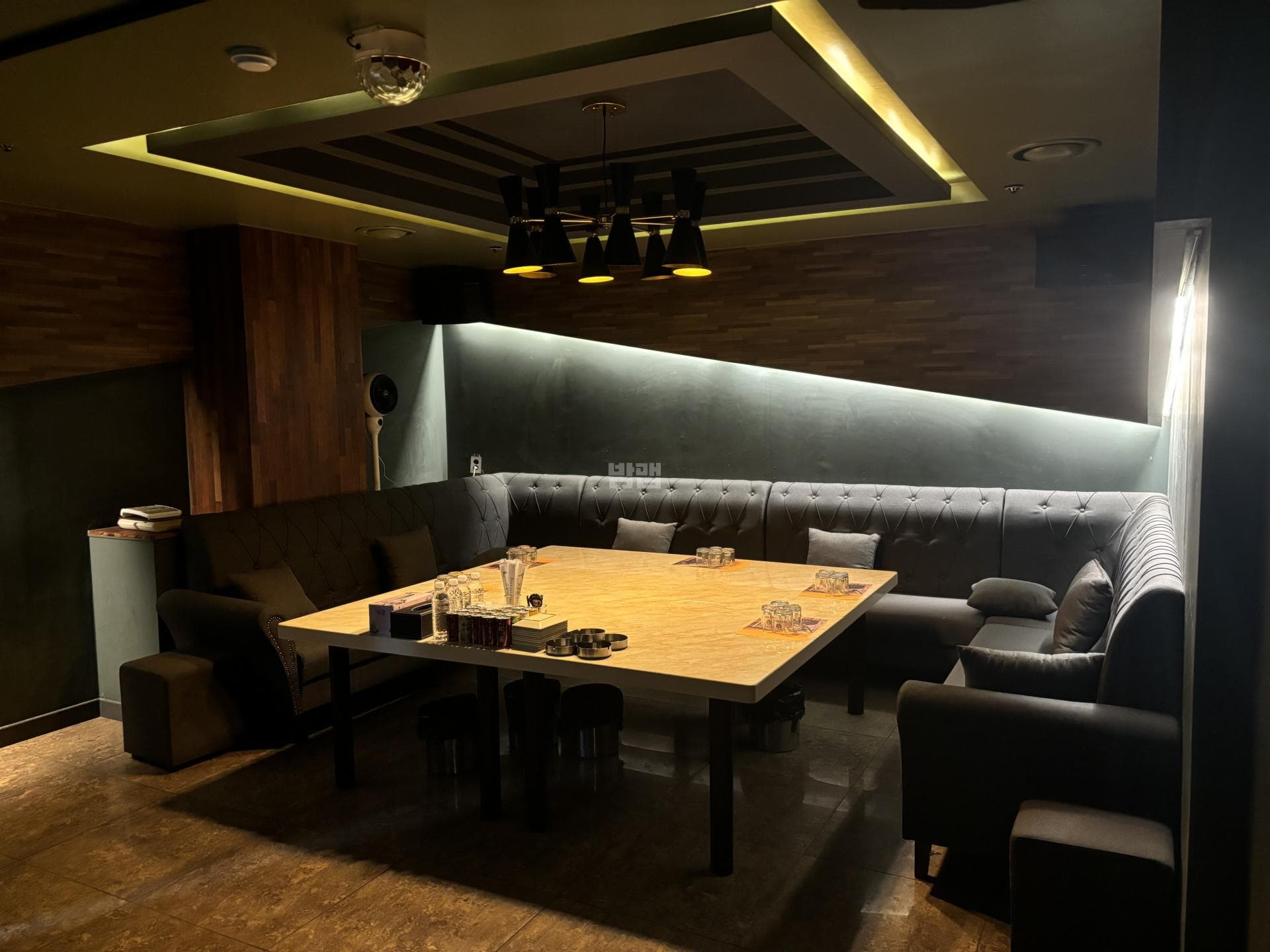 충남 천안 성정동 풀하우스노래주점 강정수 실장 대표 이미지