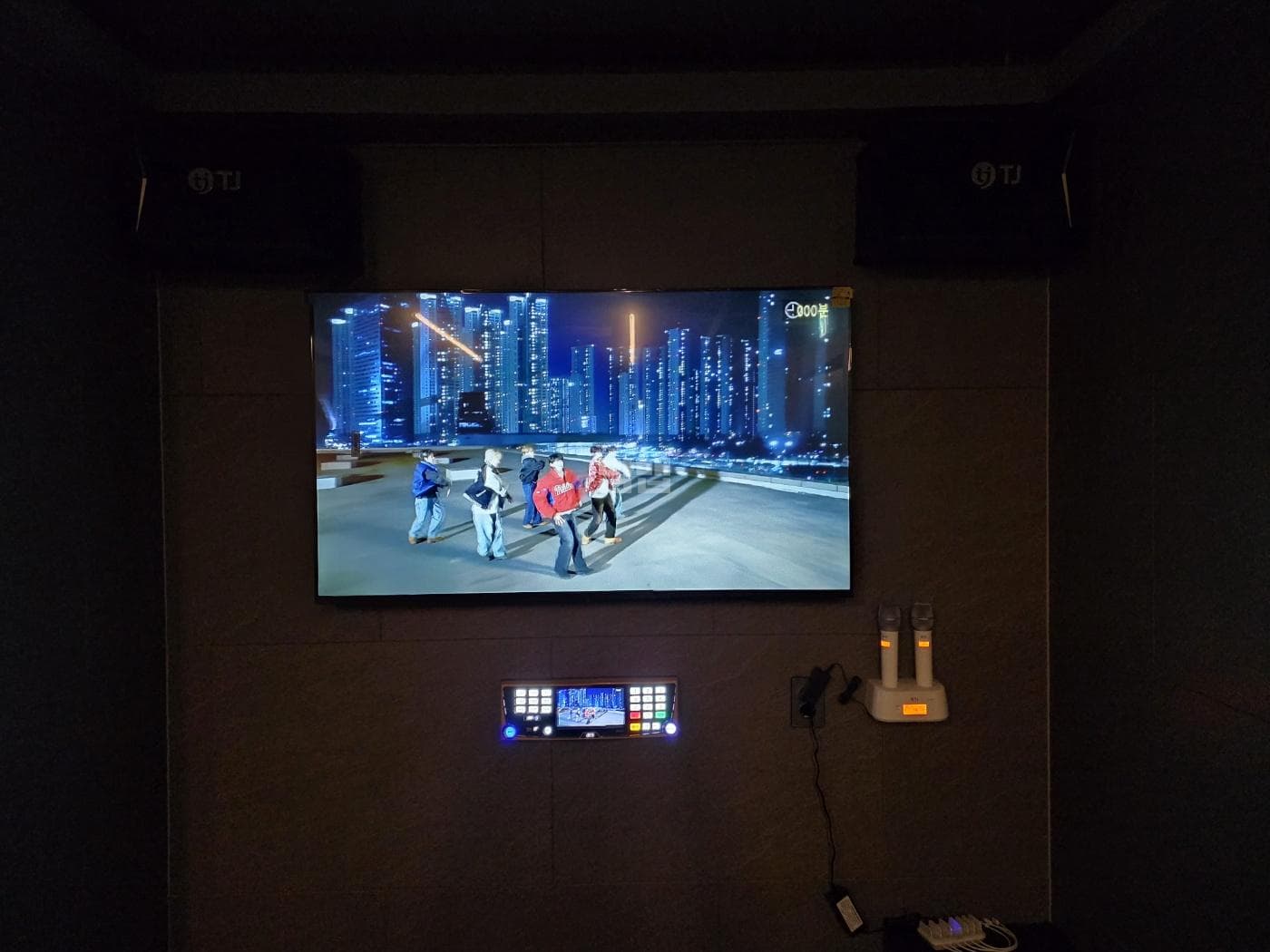 경기 부천 중동 카페인 깨끗한 내부 및 시설 전경 (2)