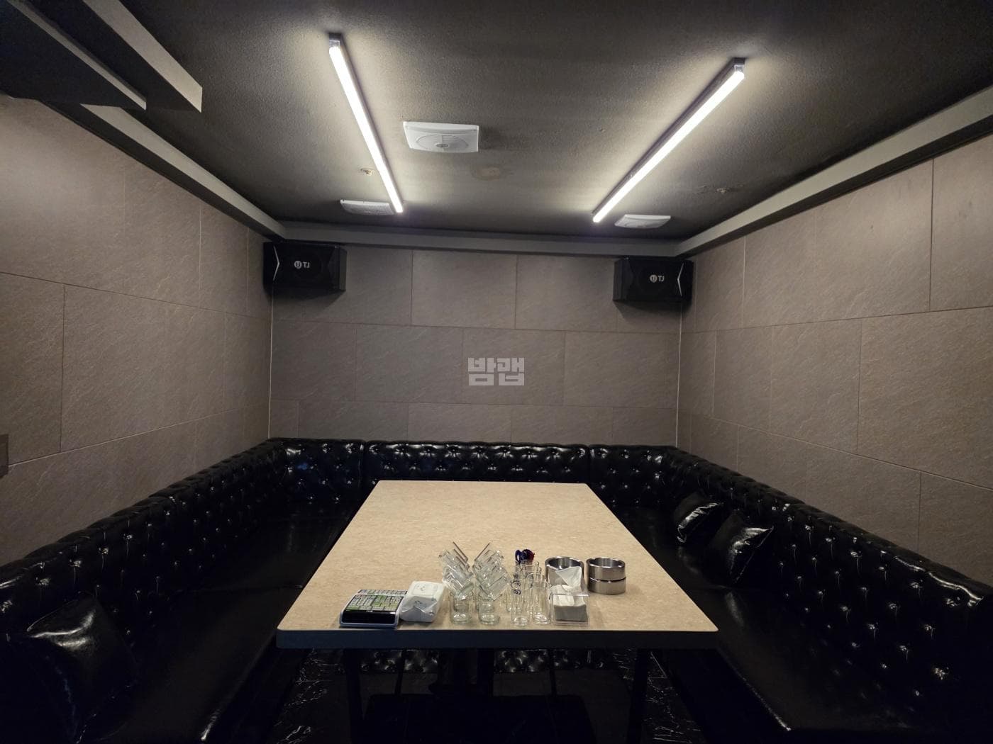 경기 부천 중동 카페인 깨끗한 내부 및 시설 전경 (1)