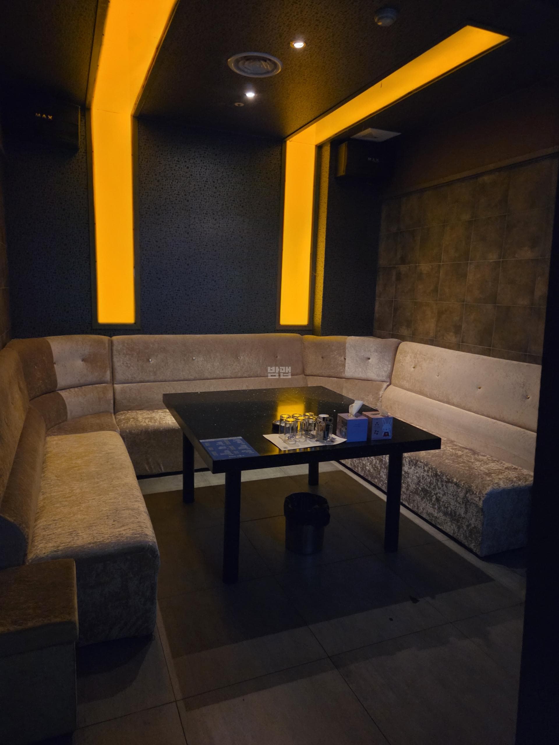 전북 완주 1동 퍼블릭 노래타운 깨끗한 내부 및 시설 전경 (2)