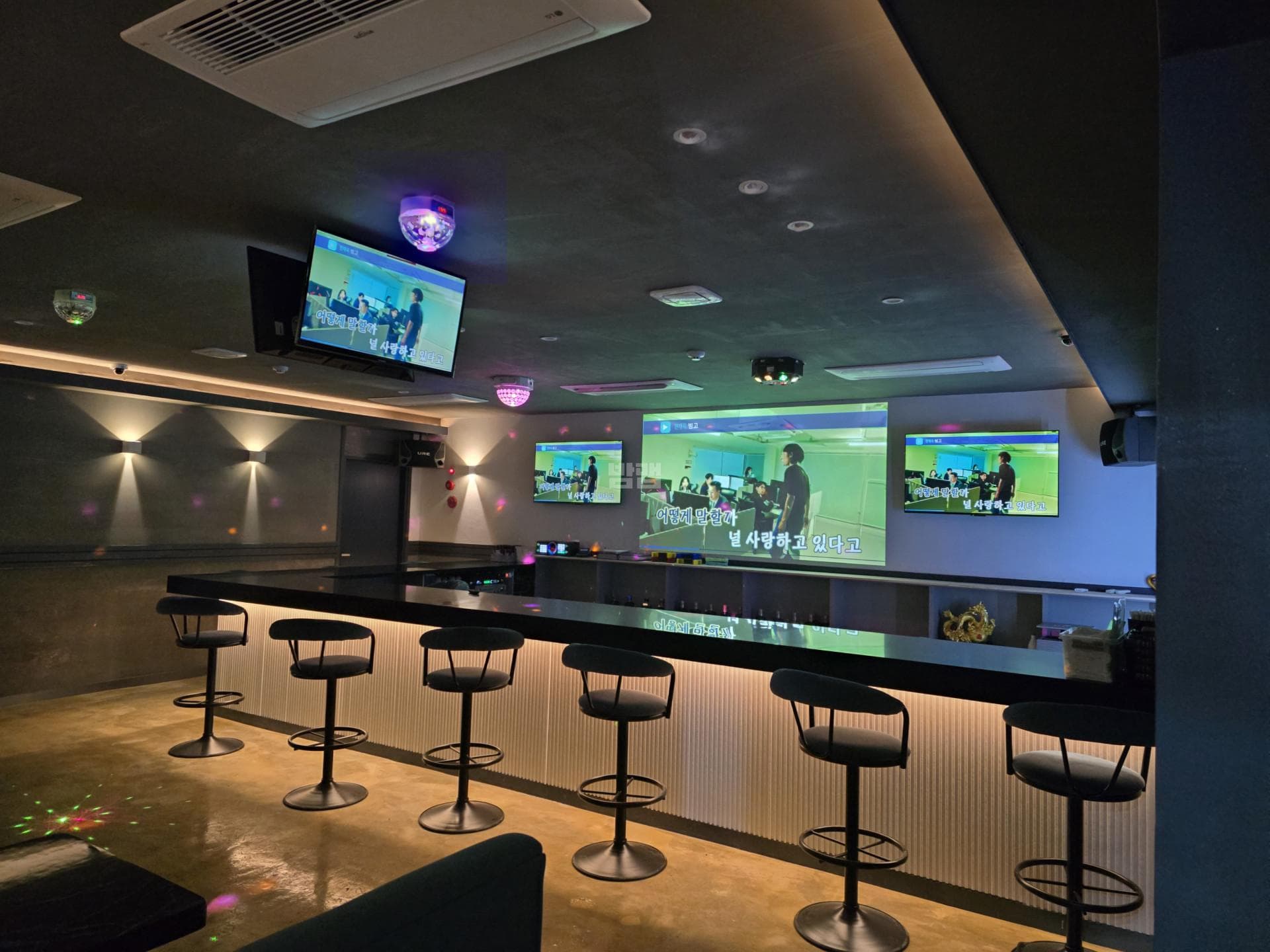 경남 김해 부원동 동경가라오케 깨끗한 내부 및 시설 전경 (1)