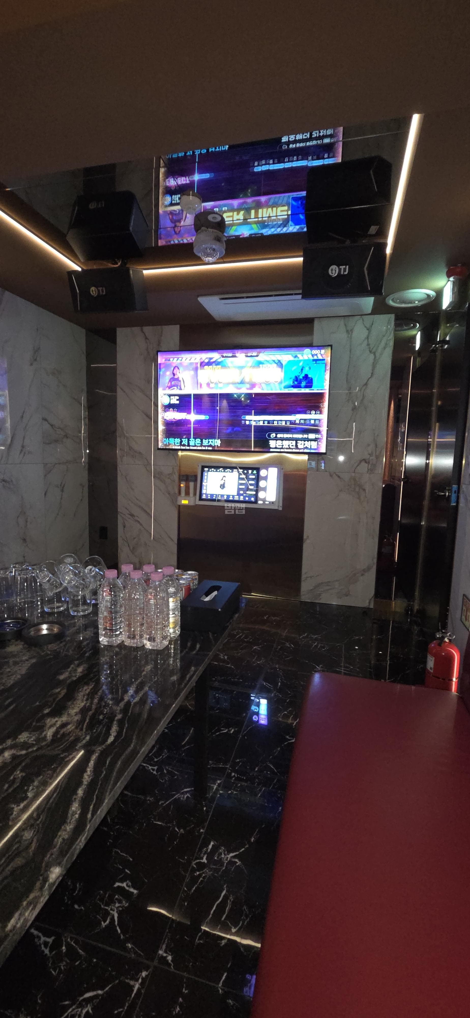 서울 광진 군자동 로제노래밤 깨끗한 내부 및 시설 전경 (1)