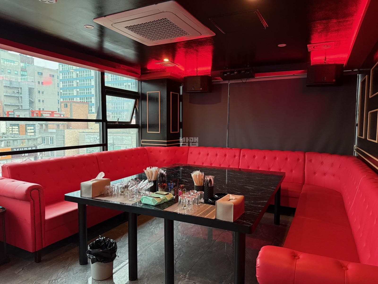 충남 천안 성정동 푸딩원탁가라오케 허재훈 실장 대표 이미지