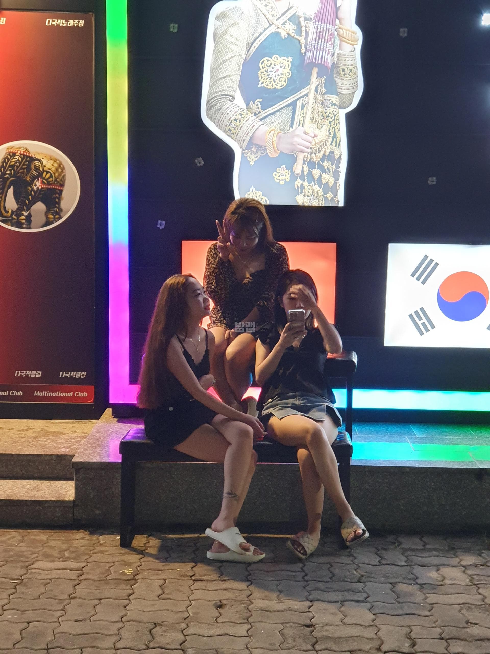경북 구미 옥계동 다국적노래주점 깨끗한 내부 및 시설 전경 (2)